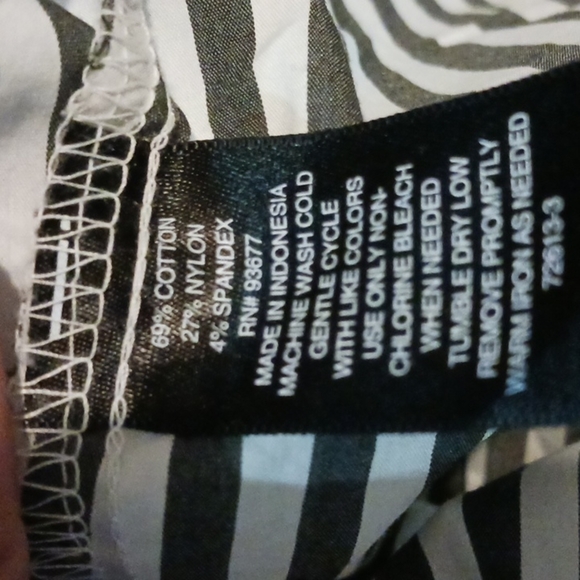 Worthington Women's Easy Care Button Up Collar Long Sleeve Shirt. Size 2xl. - Picture 12 of 12